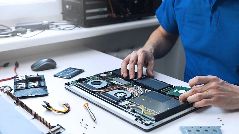 Man repairs laptop