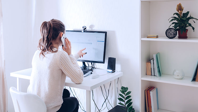 woman-lookingat-monitor-on-phone-pointing-to-screen