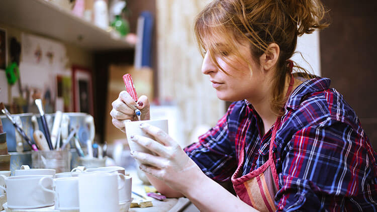 woman-sculpting-pottery