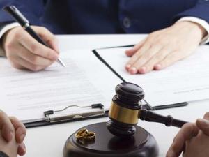 What Happens at a Pretrial Hearing for Divorce?