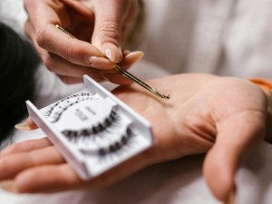 Lash Business Name Generator (With 150 Unique Ideas)