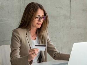 10 advantages of having a business credit card