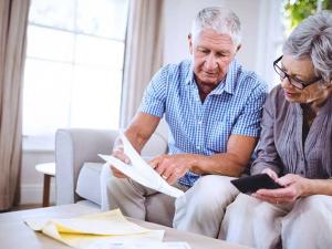 What is the difference between an estate executor and a trustee?